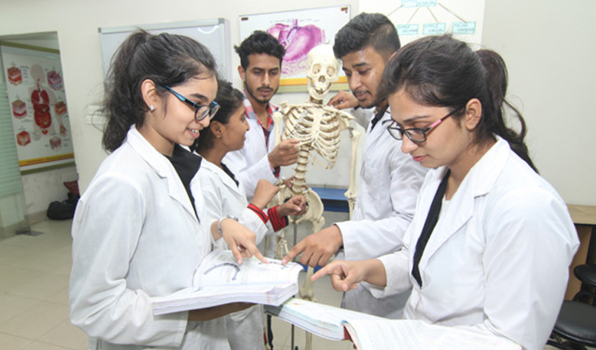 $10,000 MDCAT Fee Fixed for Overseas Pakistanis Under New Admission Policy 2025
